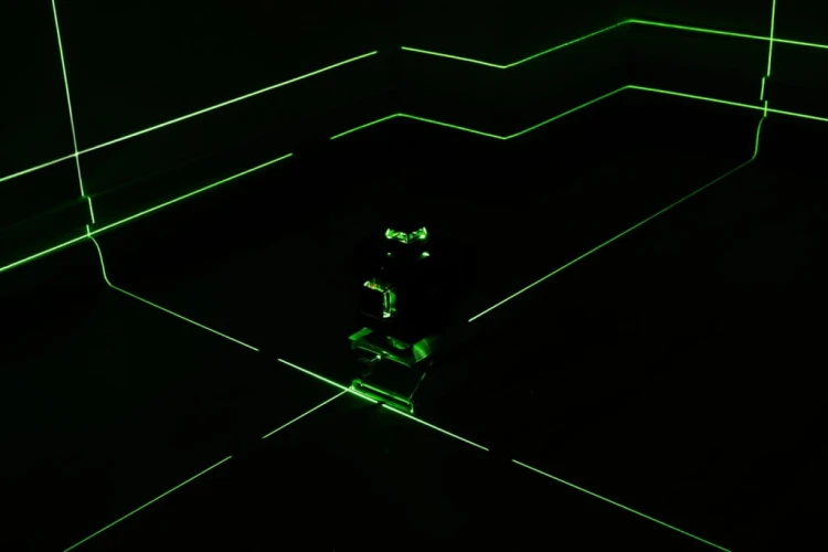 POZIOMICA LASEROWA KRZYŻOWA SAMOPOZIOMUJĄCA PŁASZCZYZNOWA LASER 4D 360 °
